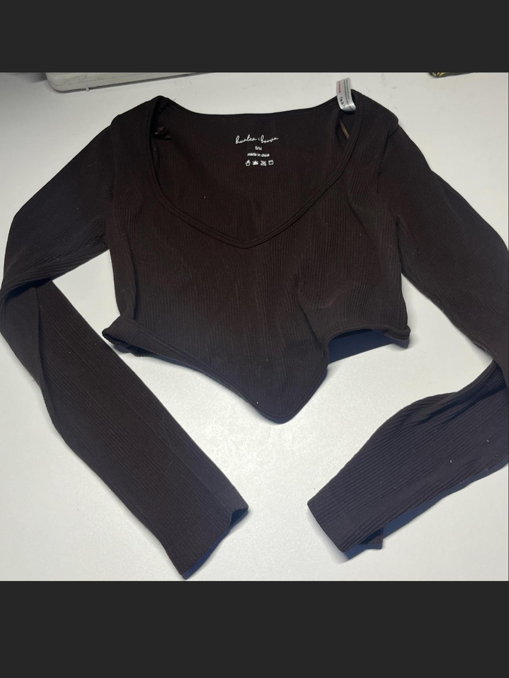Brandy Melville Black Ribbed V-Neck Pointed Hem Cropped Long-Sleeve Top
